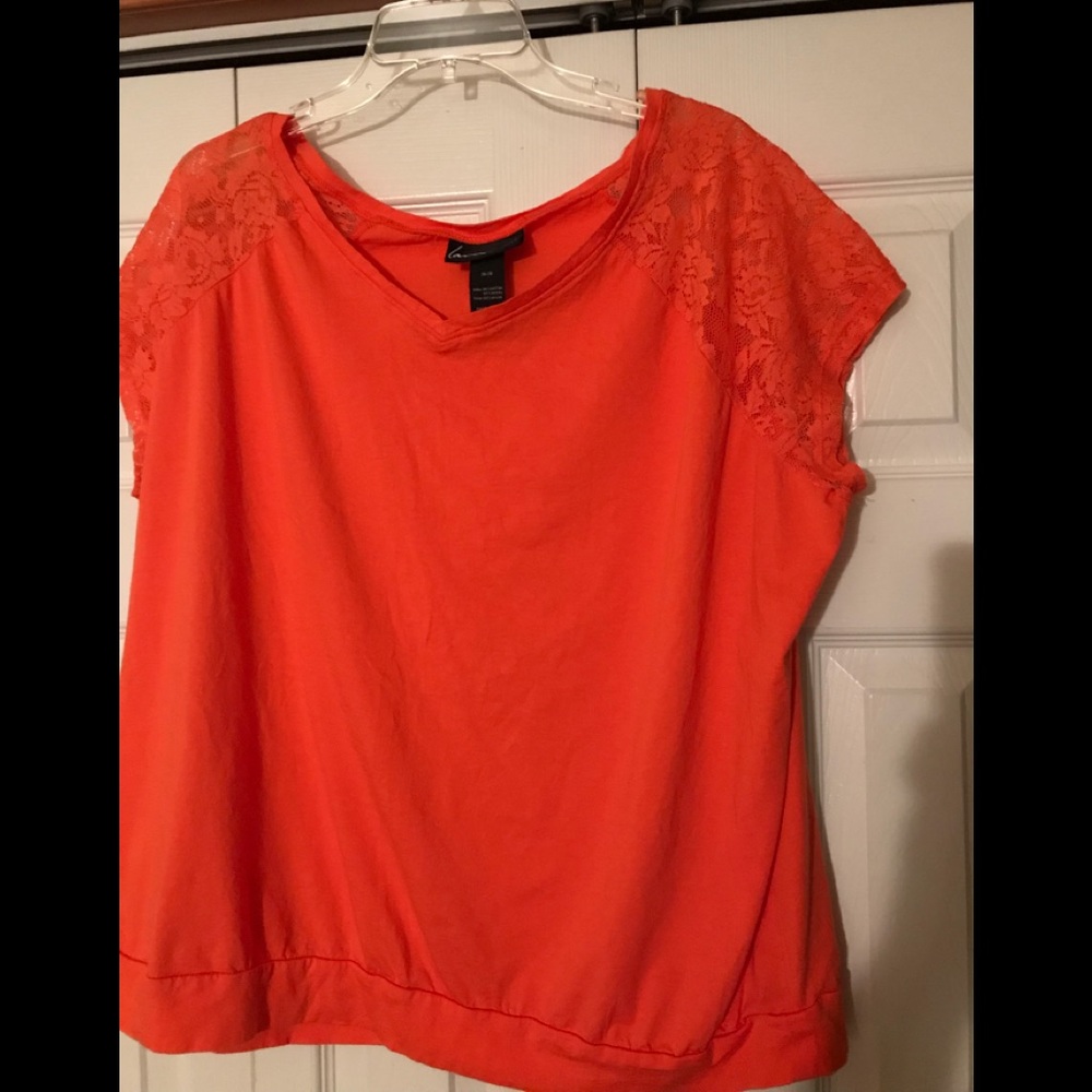 Lane Bryant woman’s plus 26-28 top